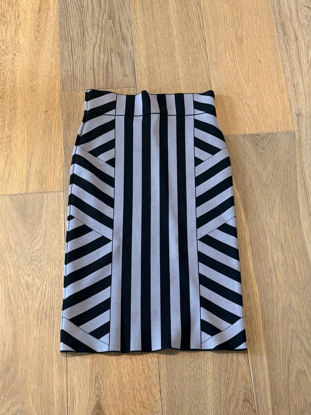BCBGMAXAZRIA Geometric Stripe Pencil Skirt XXS Black Gray Bodycon